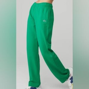 Alo Yoga Accolade Straight Leg Sweatpant in Green Emerald  retired color  sz XXS